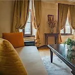 Apartment Premium Design With Private Balcony